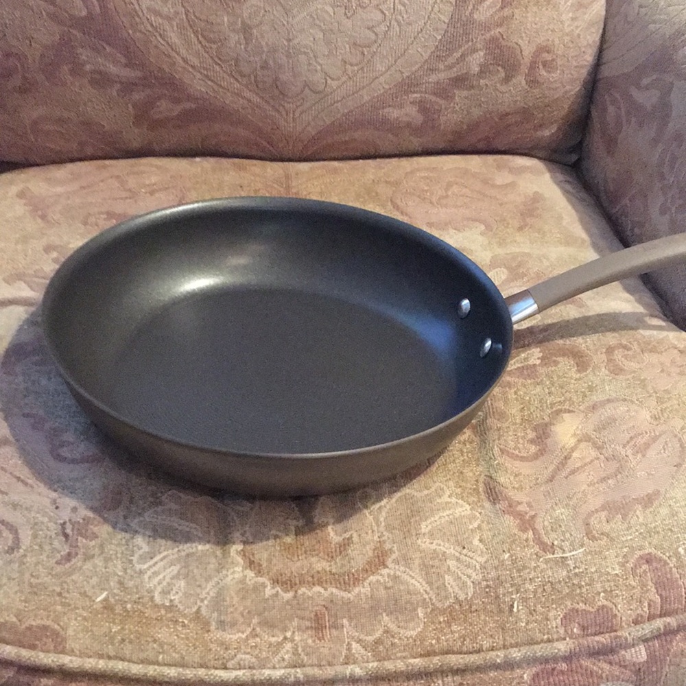 Circulon professional frying pan